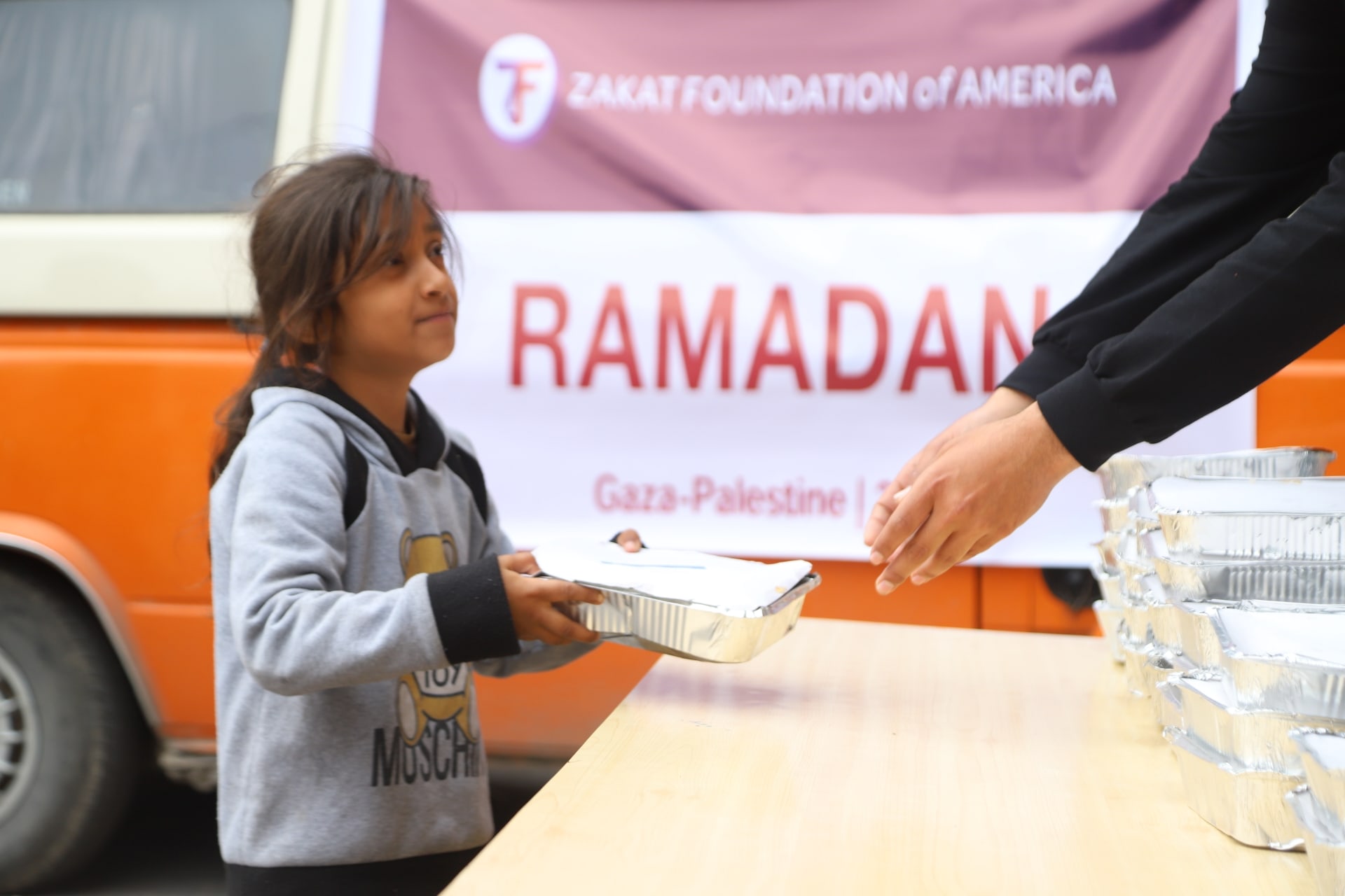 Your support is nourishing Gaza's children / تبرعاتكم توفر الطعام المغذي للأطفال في غزة