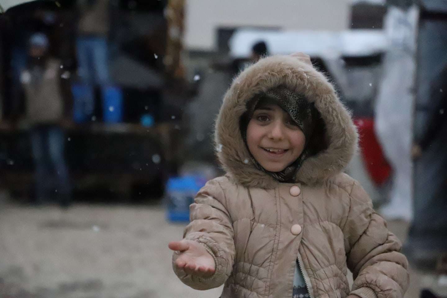 Keeping families, refugees and orphans safe in the winter months is a priority for Zakat Foundation. We help protect impoverished people from cold and snow with our Winter Relief Packages. / الحفاظ على سلامة الأسر، اللاجئين، والأيتام خلال أشهر الشتاء الباردة يعدّ أولوية لمؤسسة الزكاة. طرود الإغاثة الشتوية تساعد في حماية الفقراء من البرد والثلوج.