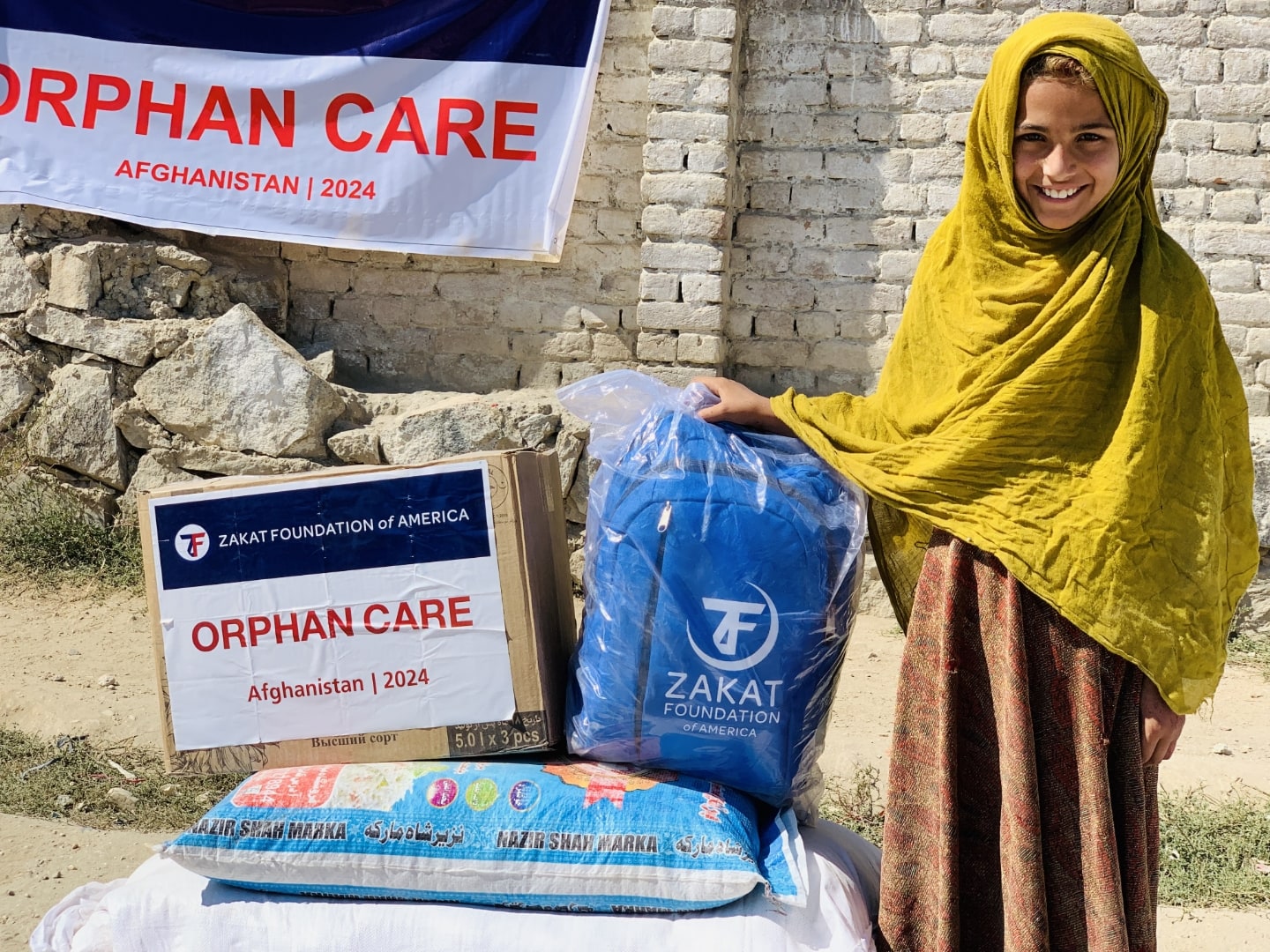 Orphans receive school supplies and education fees to stay in school and learn<br>نحرص على أن يحصل الأطفال الأيتام على كل ما يحتاجونه للبقاء في المدرسة، من اللوازم المدرسية إلى رسوم التعليم، ليواصلوا طريقهم نحو النجاح.