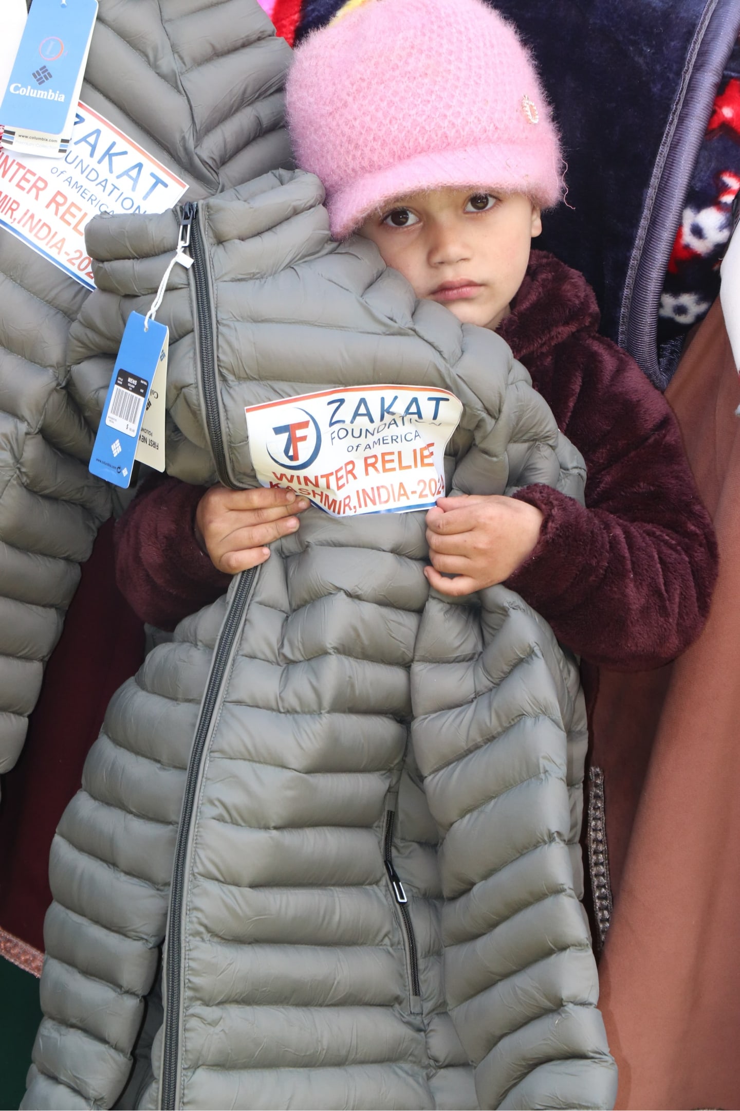 Our donors from Zakat Foundation of America help vulnerable orphans survive the winter. End of year donations provide essential aid, including food, shelter, and warmth, to those in need. / يساعد مانحو مؤسسة الزكاة الأمريكية الأيتام المعرضين للخطر على تجاوز الشتاء القاسي. تبرعات نهاية العام توفر احتياجات أساسية، مثل الطعام، المأوى، والدفء، لمن هم في أمسّ الحاجة إليها.