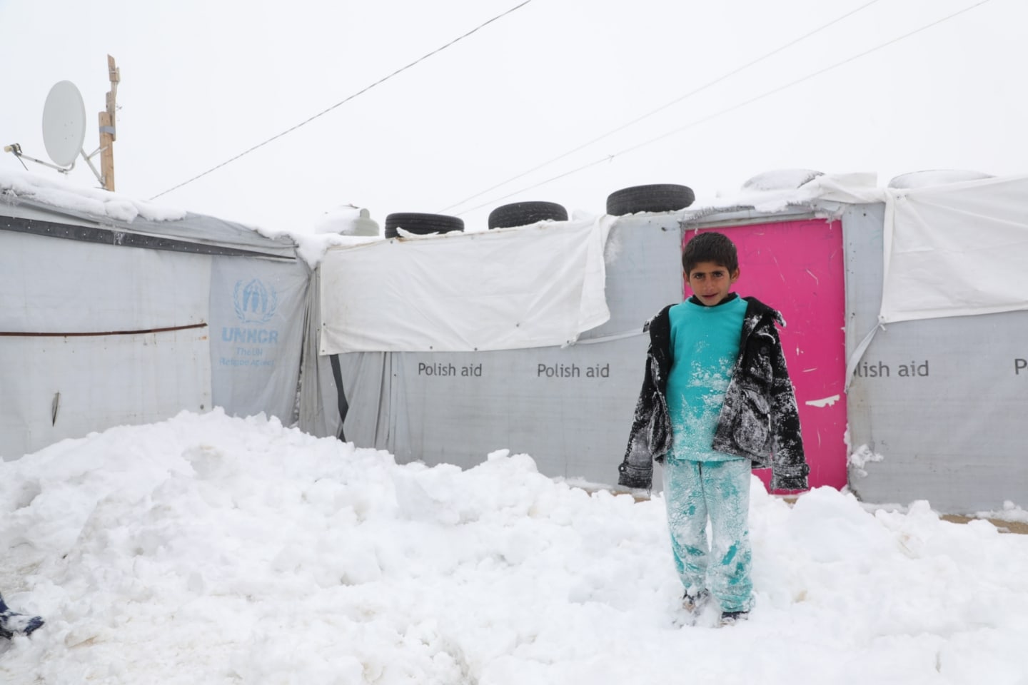 Sometimes, orphan children do not have properly fitting shoes, clothing, or coats. Zakat Foundation of America makes sure orphans and refugee children have protection from winter snow. / غالبًا ما يفتقر الأطفال الأيتام إلى أحذية، ملابس، أو معاطف مناسبة. تعمل مؤسسة الزكاة على ضمان حماية الأيتام والأطفال اللاجئين من ثلوج الشتاء القاسية.