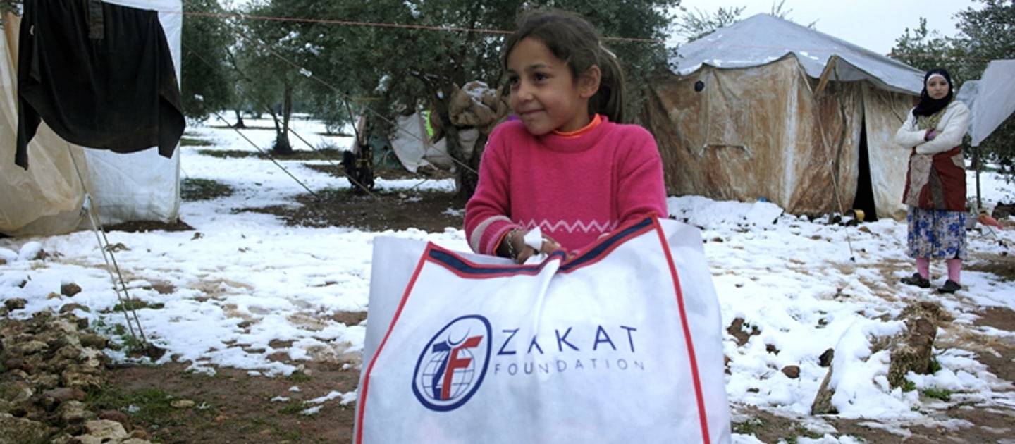The winter in northeast Syria is exceptionally cold, with temperatures reaching 0°C (32F). It's a time of extreme hardship and insecurity for many of the internally displaced people living in camps and informal settlements. / يعد الشتاء في شمال شرق سوريا باردًا بشكل استثنائي، حيث تصل درجات الحرارة إلى 0 درجة مئوية (32 درجة فهرنهايت). هذا الفصل يمثل وقتًا من المشقة الشديدة وانعدام الأمن للعديد من النازحين الذين يعيشون في المخيمات والمستوطنات غير الرسمية.
