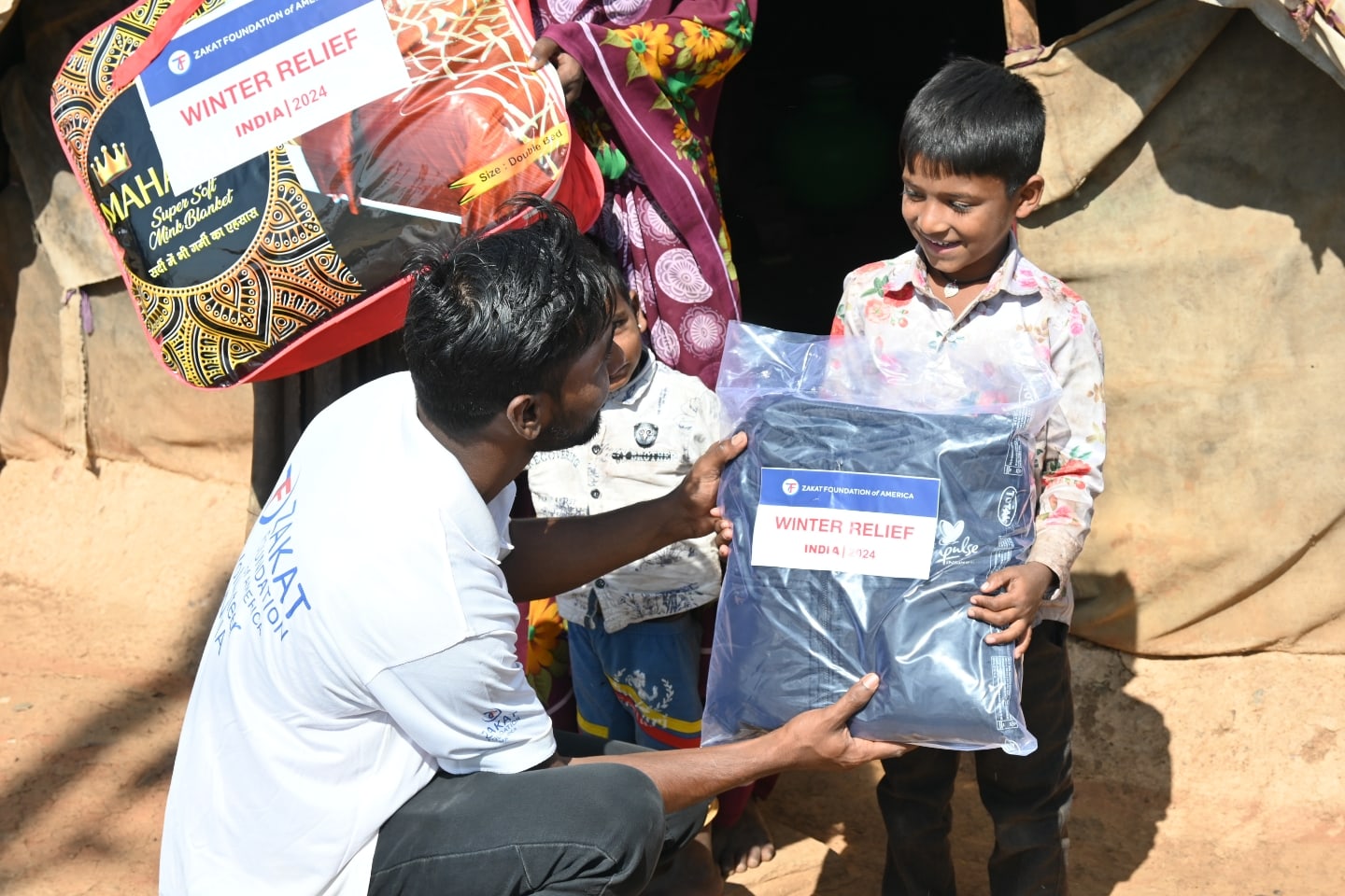 Winter Relief Packages are essential for those needy including refugees, orphans and vulnerable families. / طرود الإغاثة الشتوية أساسية حتى تتمكن الأسر المحتاجة، اللاجئين، والأيتام، من مواجهة البرد القارس.