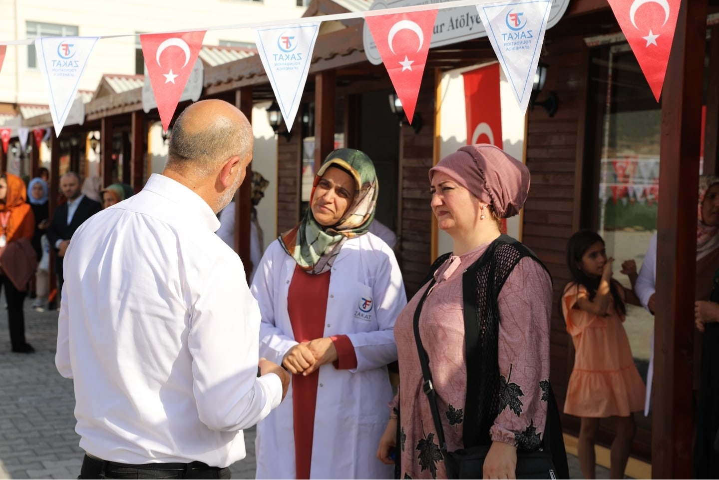 ZFA Executive Director Mr. Demir speaks with participants at the newly opened handicraft bazaar, Eliyaman Women’s Cooperative, in Adiyaman, Türkiye.