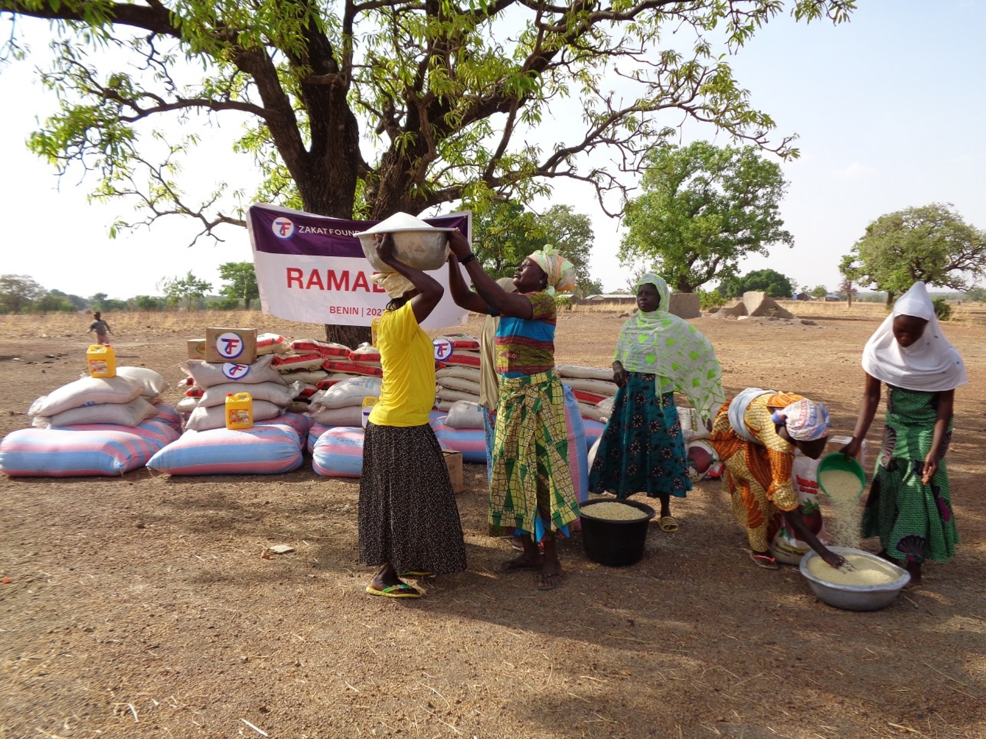 When you donate a Ramadan food package, families in Benin receive essentials to cook nourishing meals.