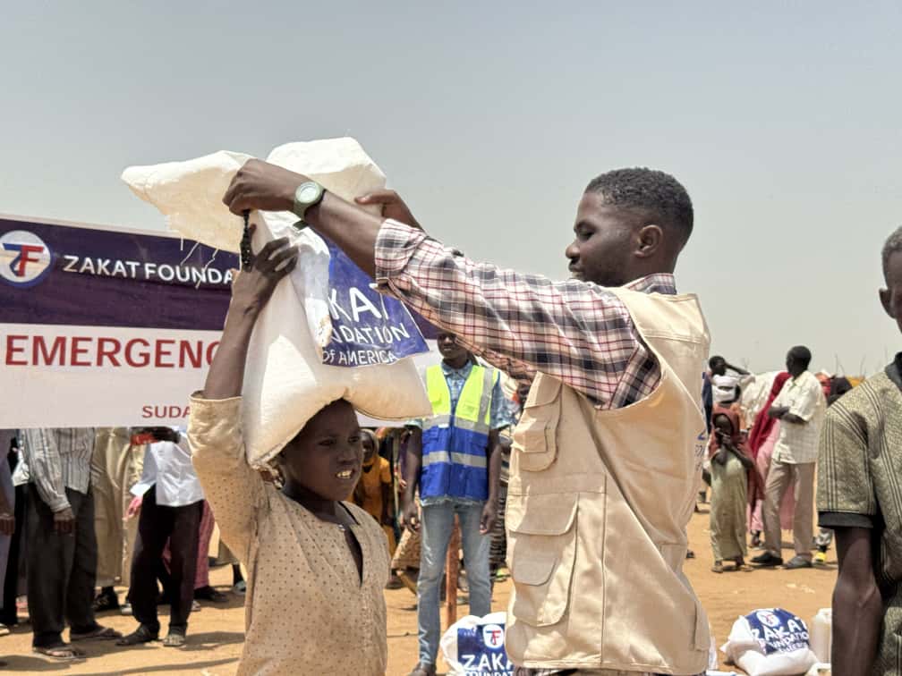 Displaced families in Tawila refugee camp in North Darfur Sudan receieve food packages from our teams