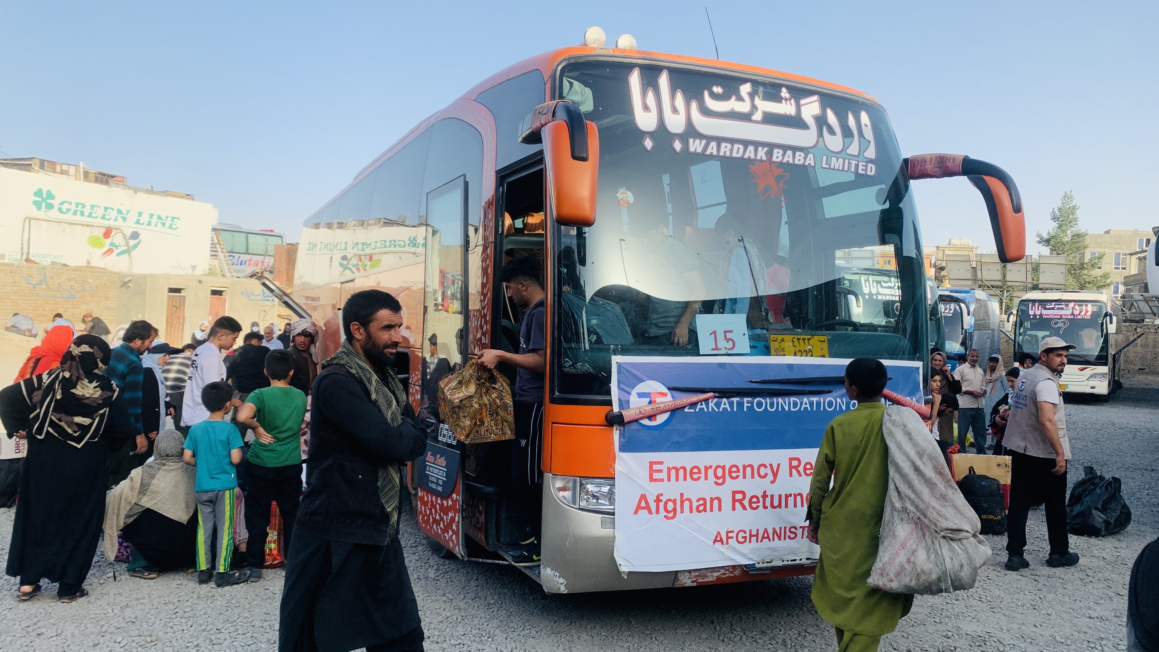 Afghan refugees from Iran board buses to return to 20 provinces