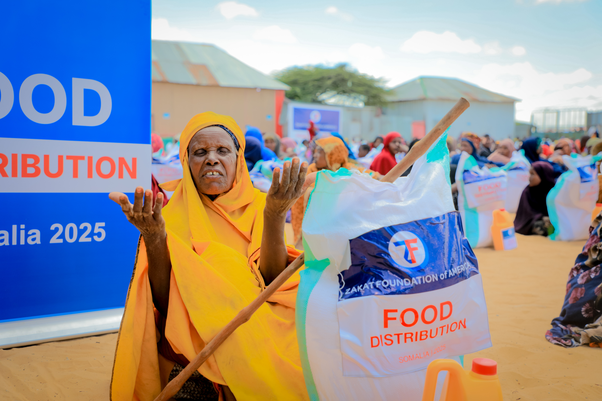 An elderly women sends a hearfelt prayer for those who gifted her this Ramadan food package