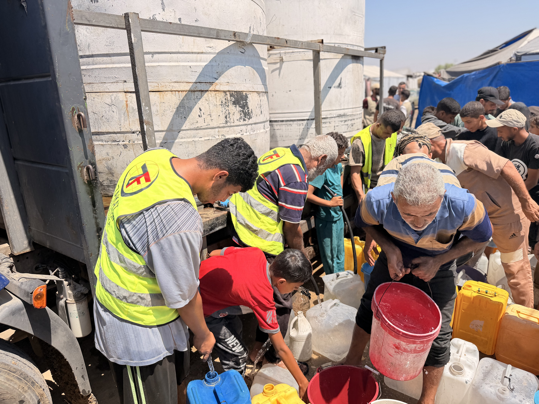 Clean water distribution helps families in Gaza