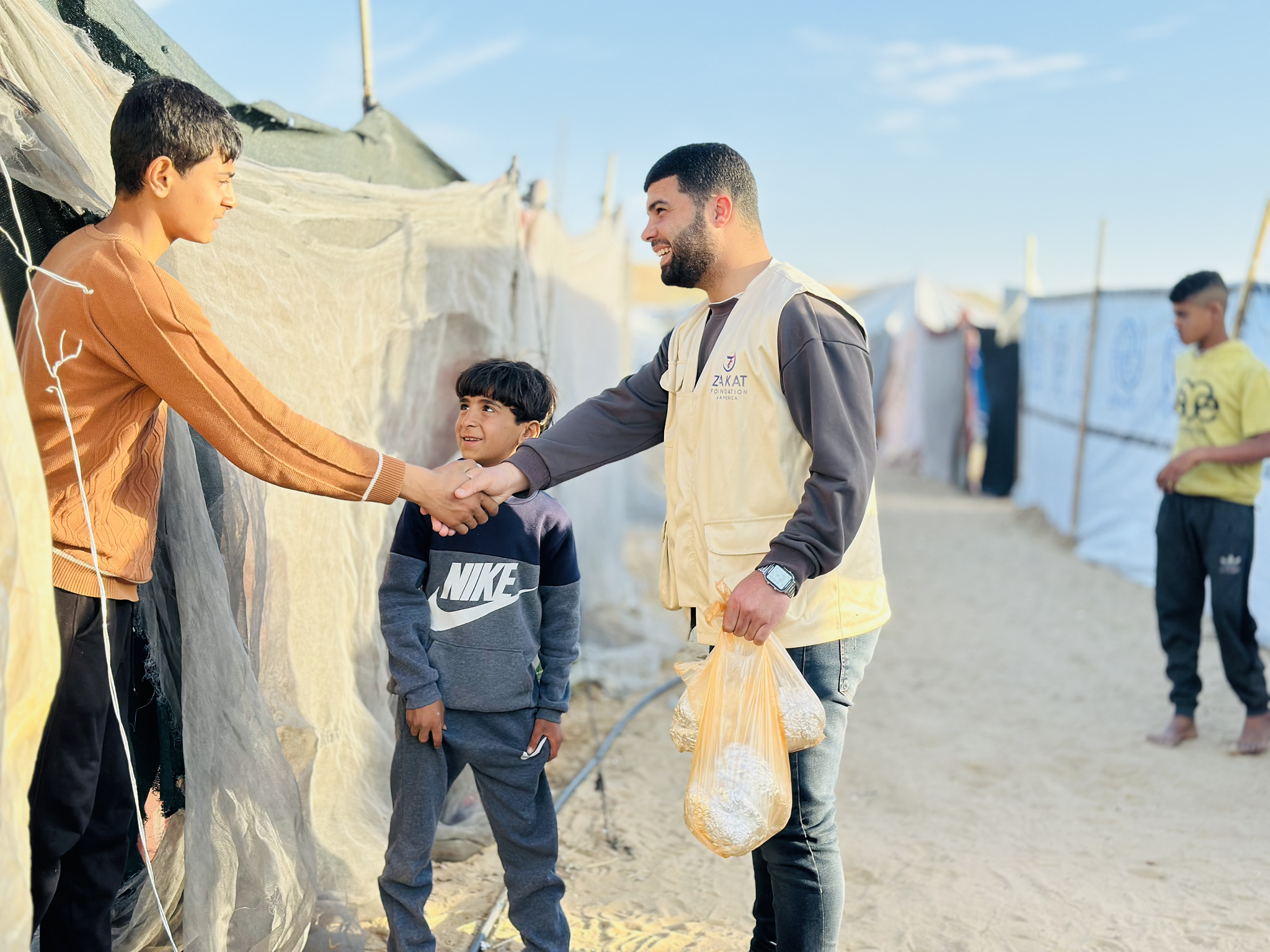 Families in Gaza receive warm iftar meals during the blessed month of Ramadan