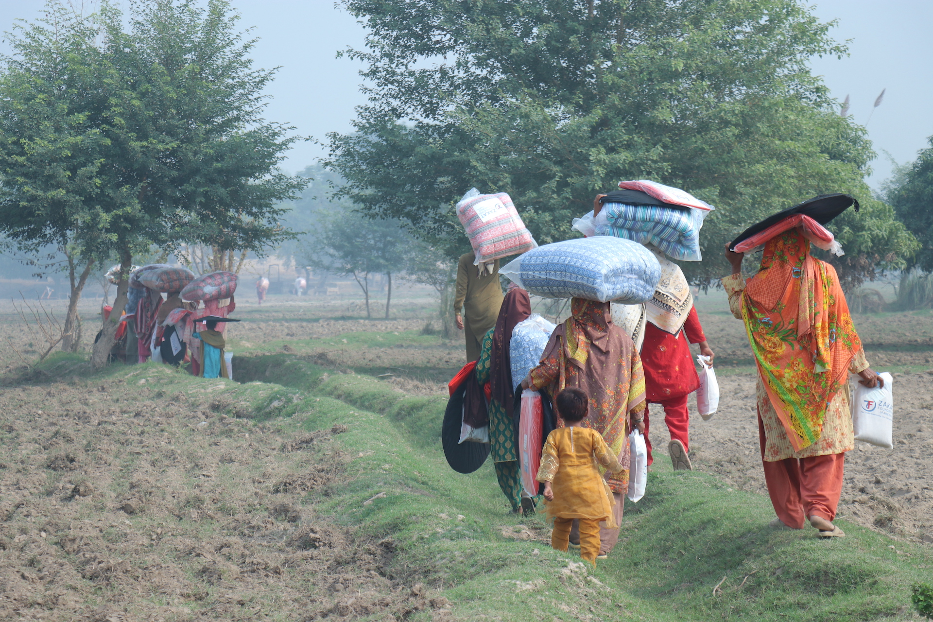 Flood affected families in Pakistan receive emergency essentials for their continued safety