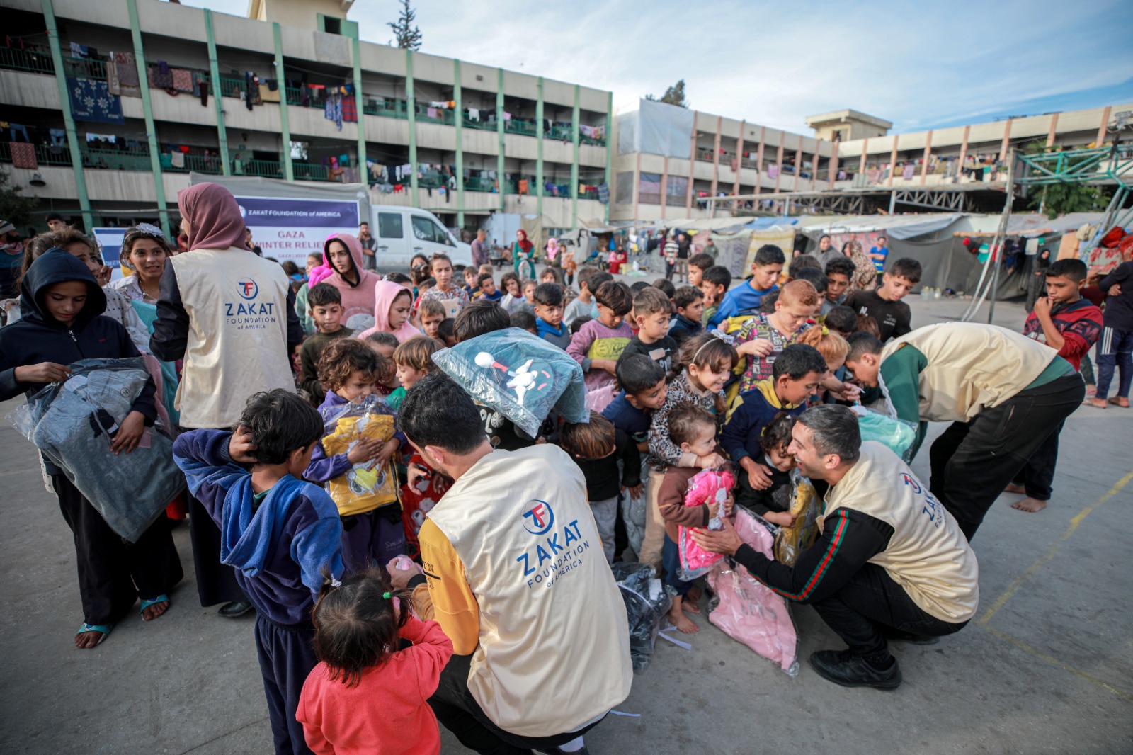 In Gaza, our teams distribute coats and warm clothing to displaced children