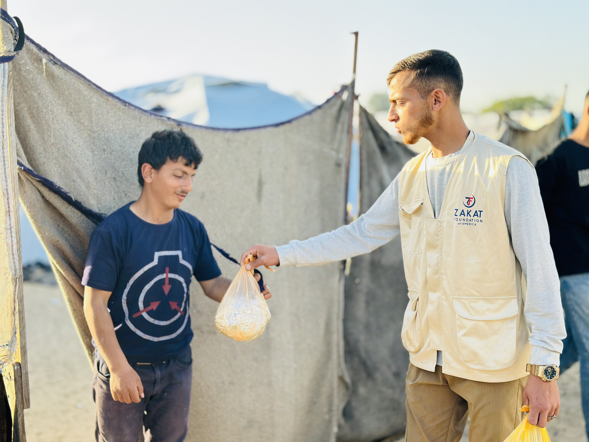 In Gaza our team goes tent by tent to deliver warm iftar meals