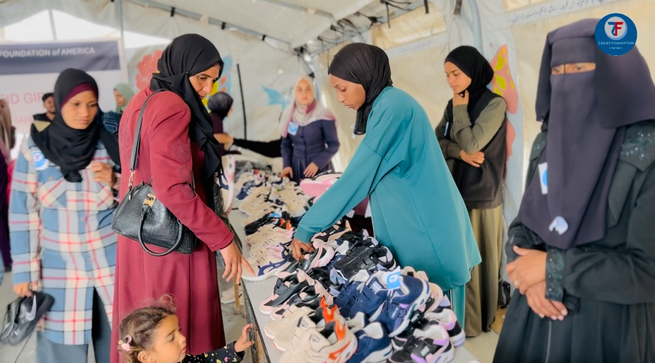 Mothers in Gaza choose gifted Eid shoes and clothes for their children