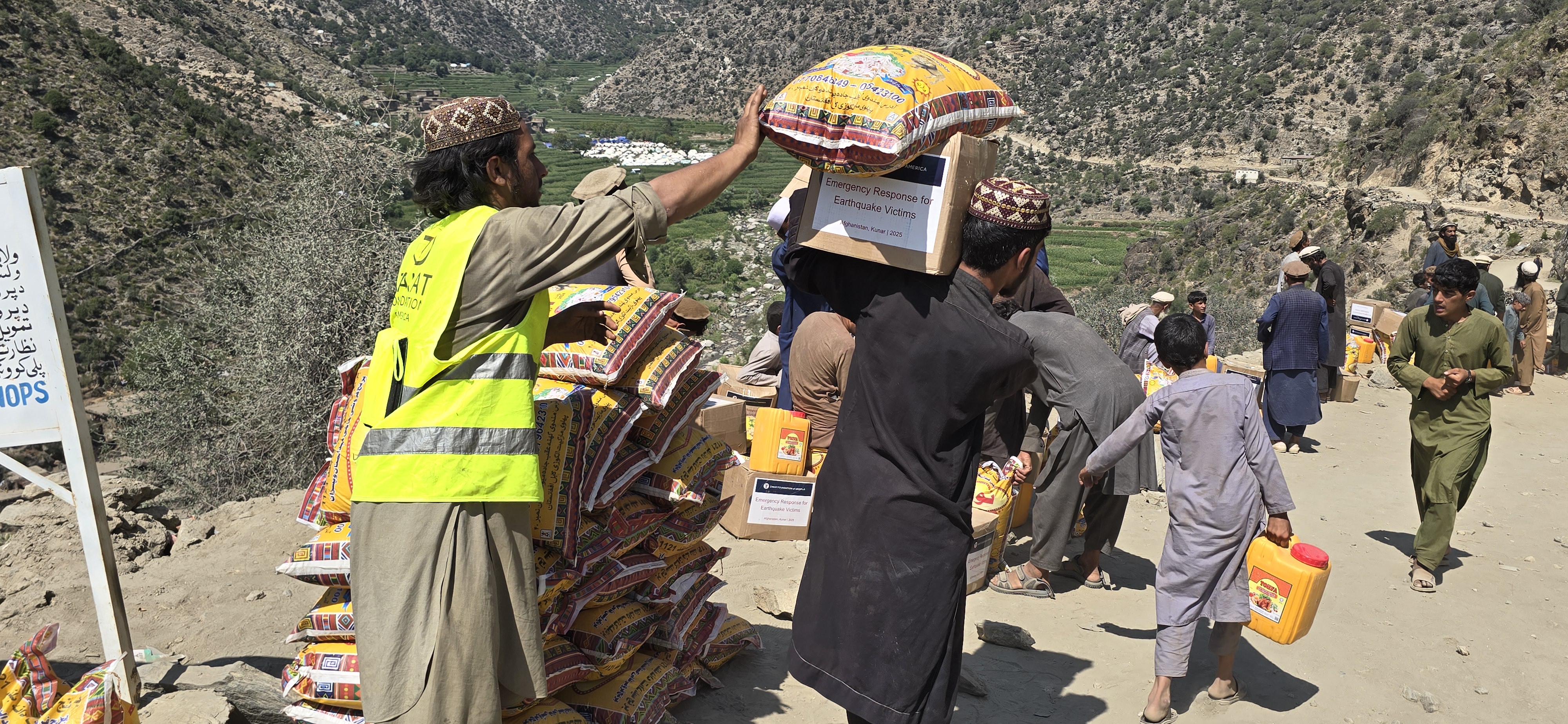 Our team distributes food packages to earthquake-affected families in Afghanistan