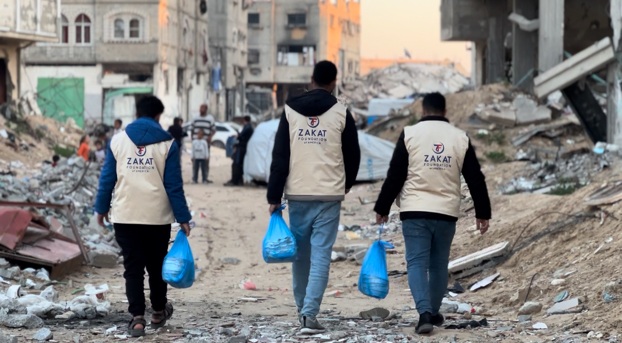 Our teams in Gaza deliver warm iftar meals to families in need