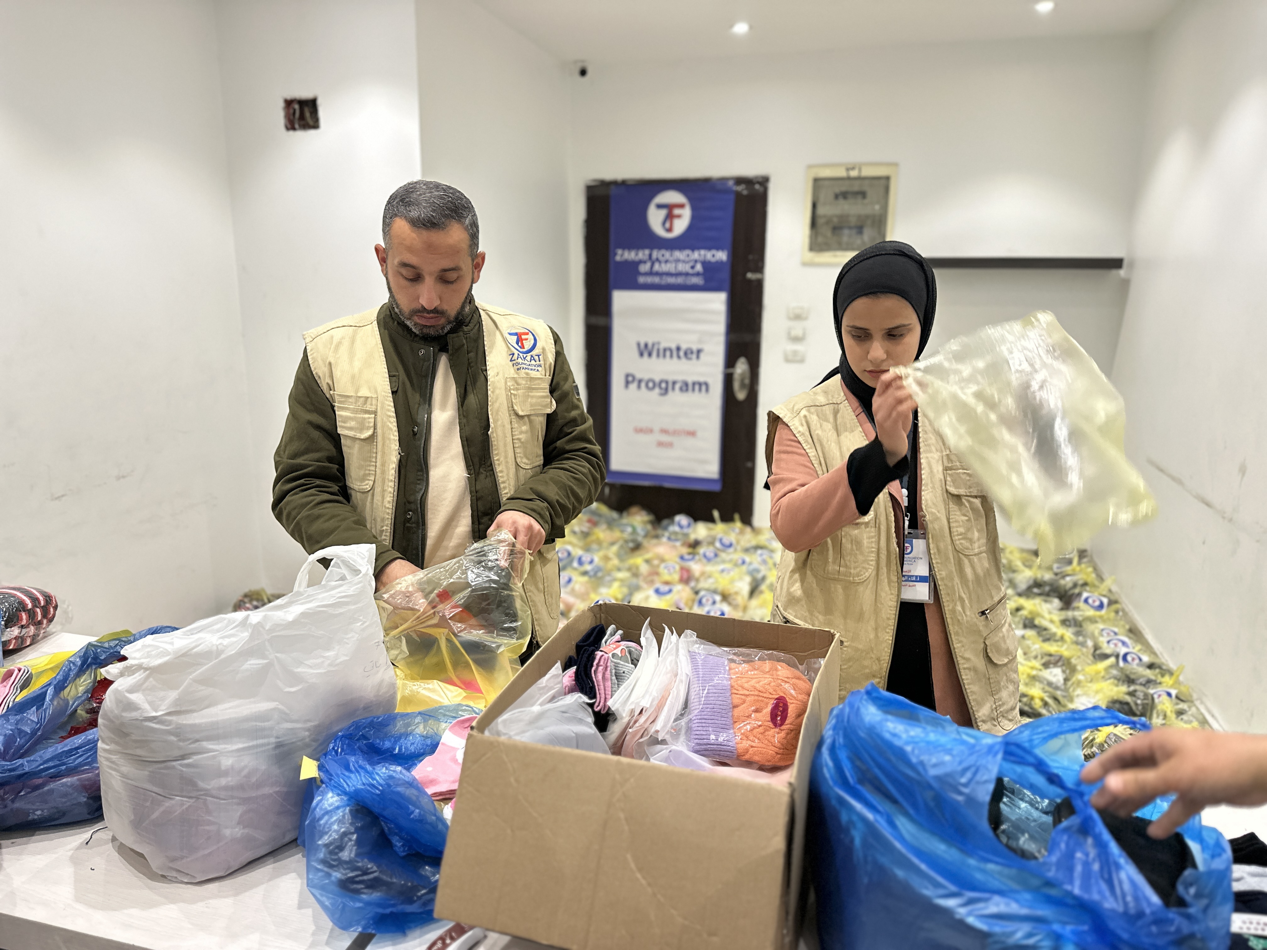 Our teams in Gaza prepare winter packages the countless displaced families
