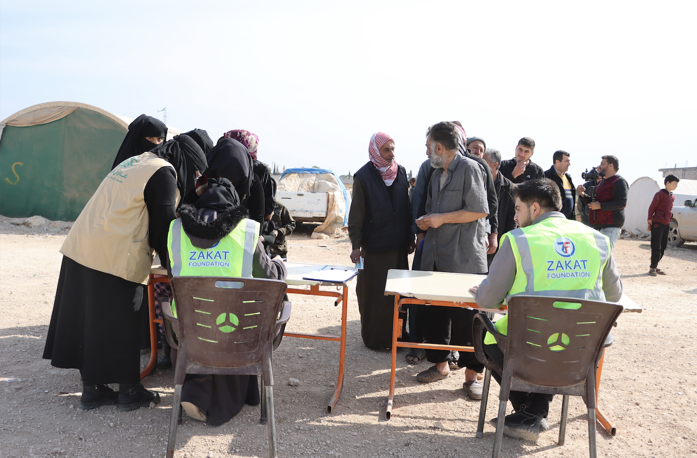 Our teams meet with Syrian families as they collect food packages in Ramadan