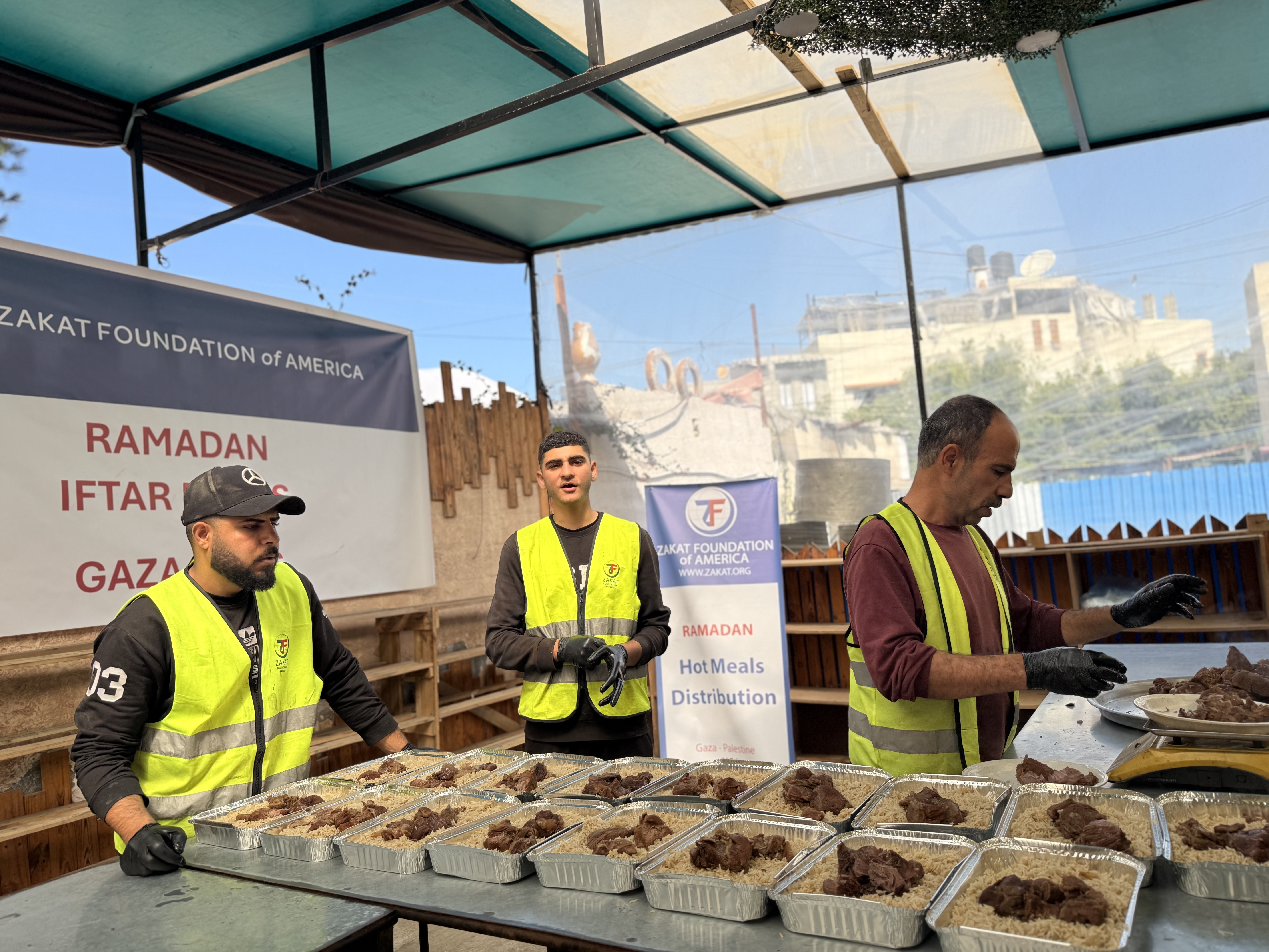 Our teams prepare nourishing iftar meals for families in Gaza