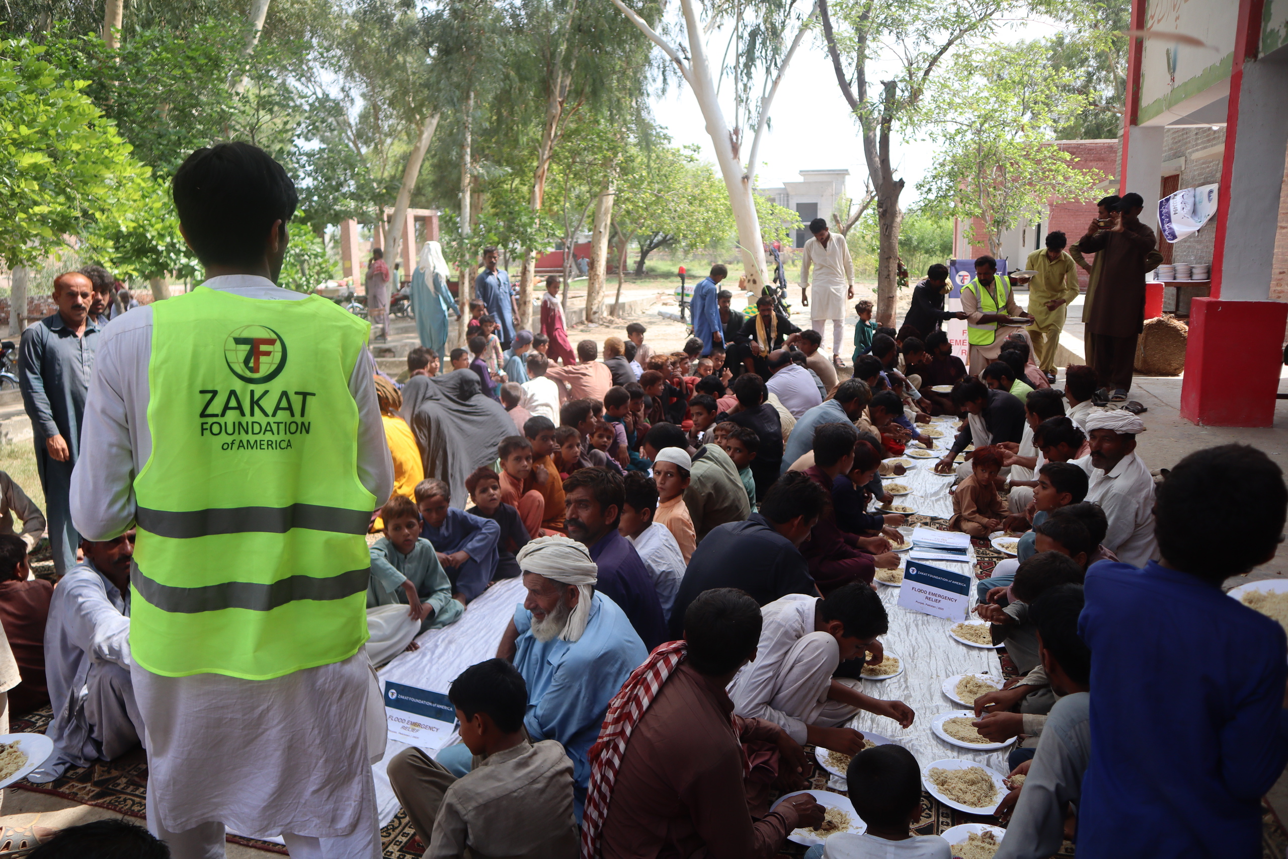Pakistan flood survivors receive warm nourishing meals