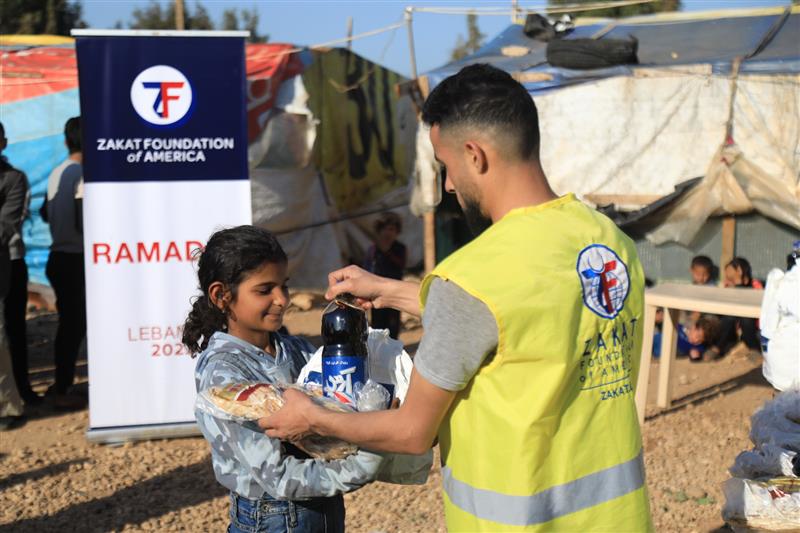 Syrian refugee families in Ramadan receive nourishing food to break their fast