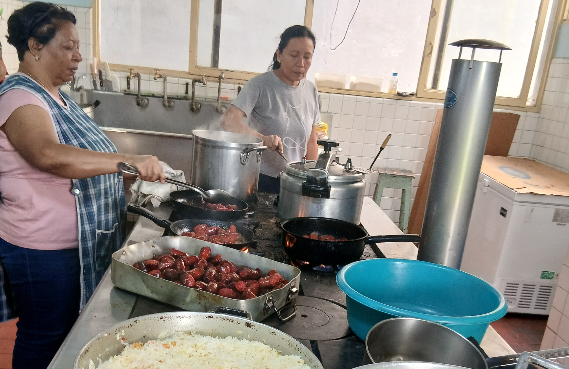Volunteers join our team to cook warm meals for earthquake surviving families
